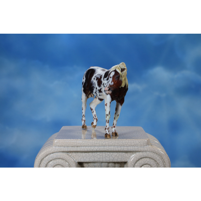 The Warden resin, Chestnut Tobiano, Venti Scale