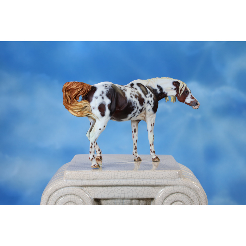 The Warden resin, Chestnut Tobiano, Venti Scale