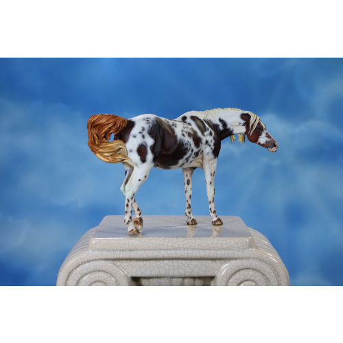 The Warden resin, Chestnut Tobiano, Venti Scale