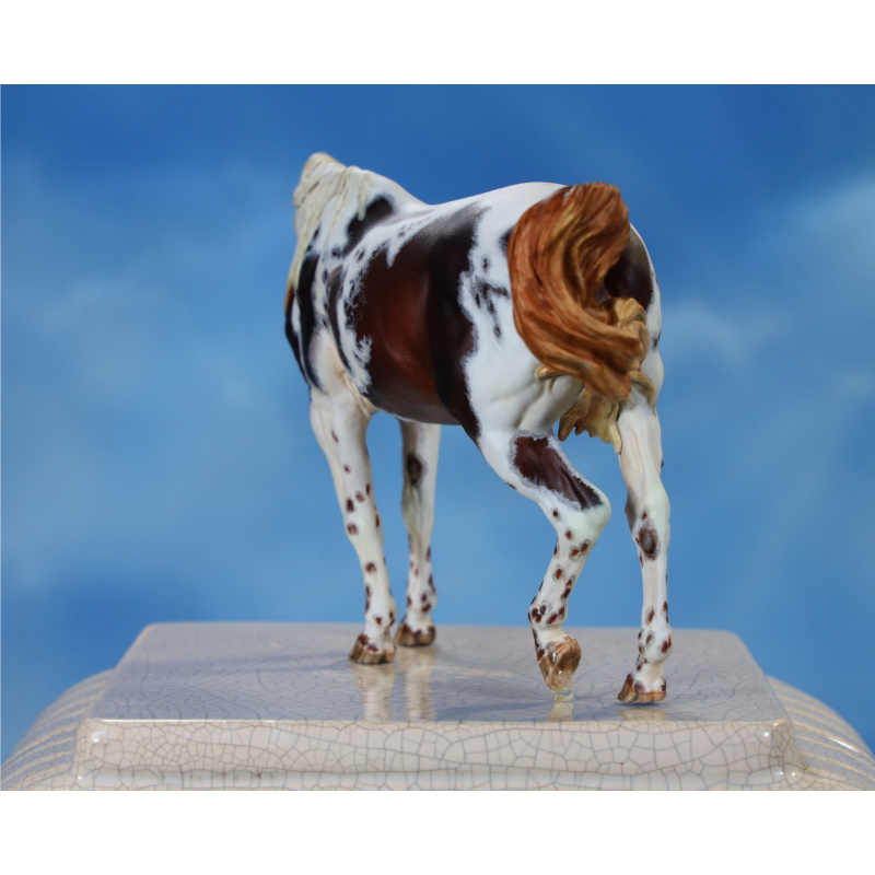 The Warden resin, Chestnut Tobiano, Venti Scale