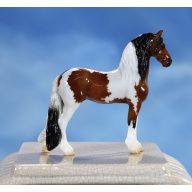 OF Plastic Ellington Glossy Pinto Friesian Stablemate 2022 Deluxe Collector Club