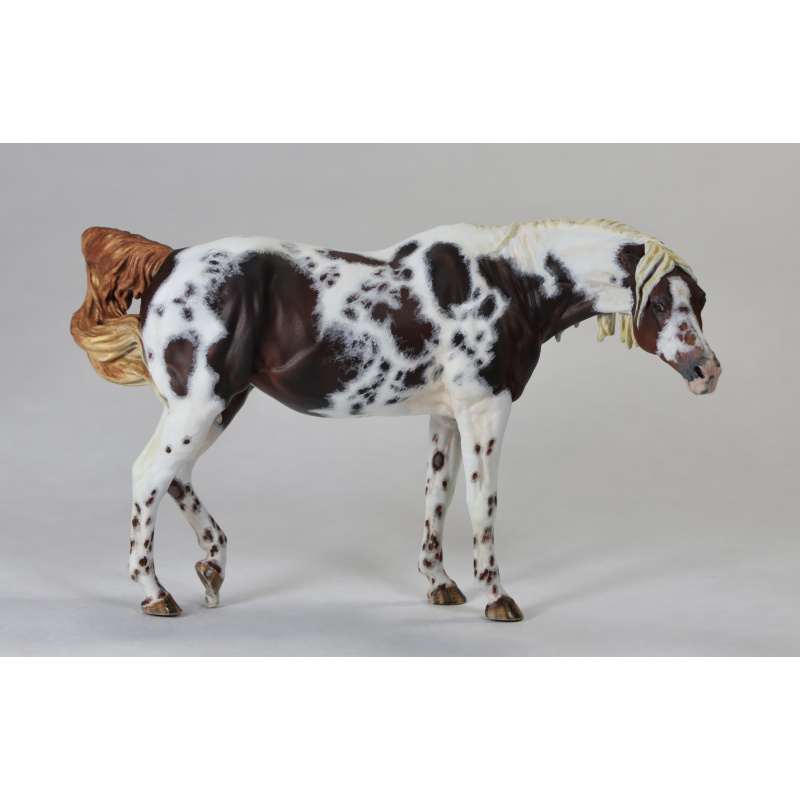 The Warden resin, Chestnut Tobiano, Venti Scale