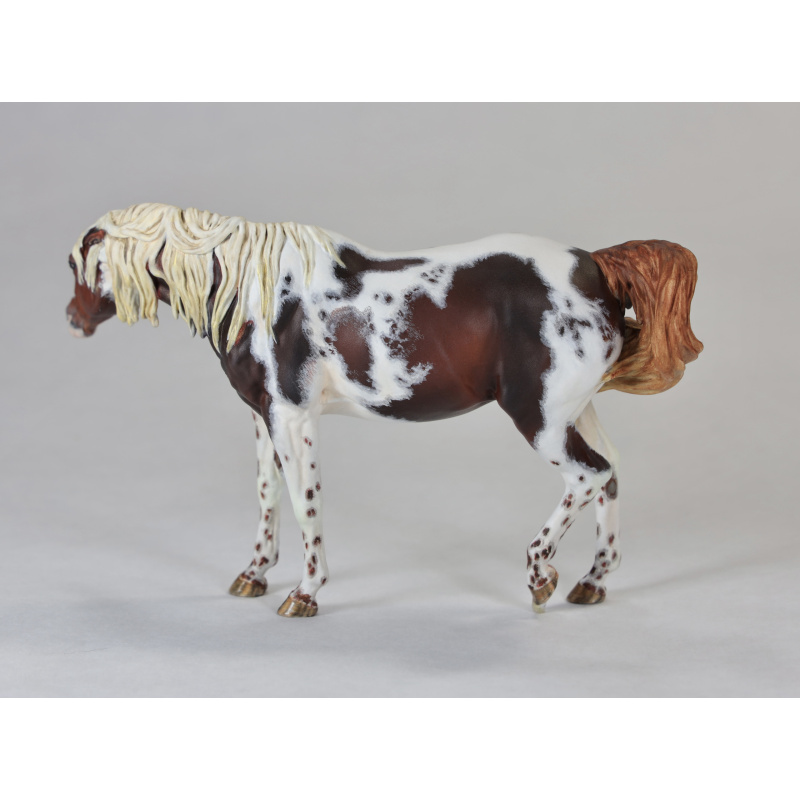 The Warden resin, Chestnut Tobiano, Venti Scale