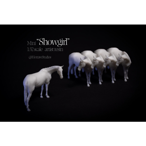 Mini "Showgirl" 1:32 artist resin