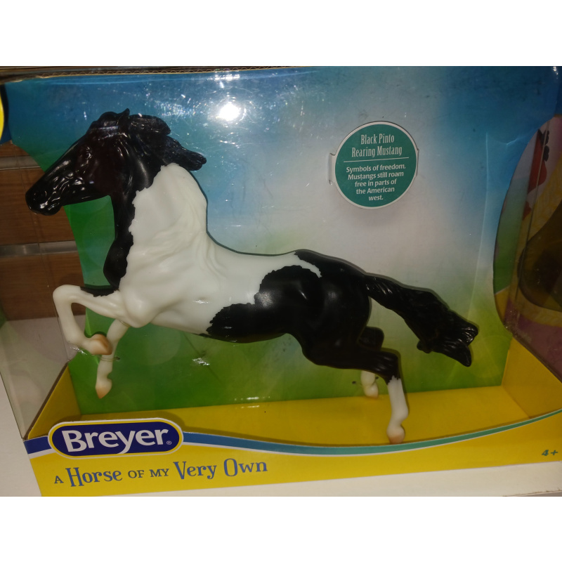 Breyer  classic horse new pinto Mustang