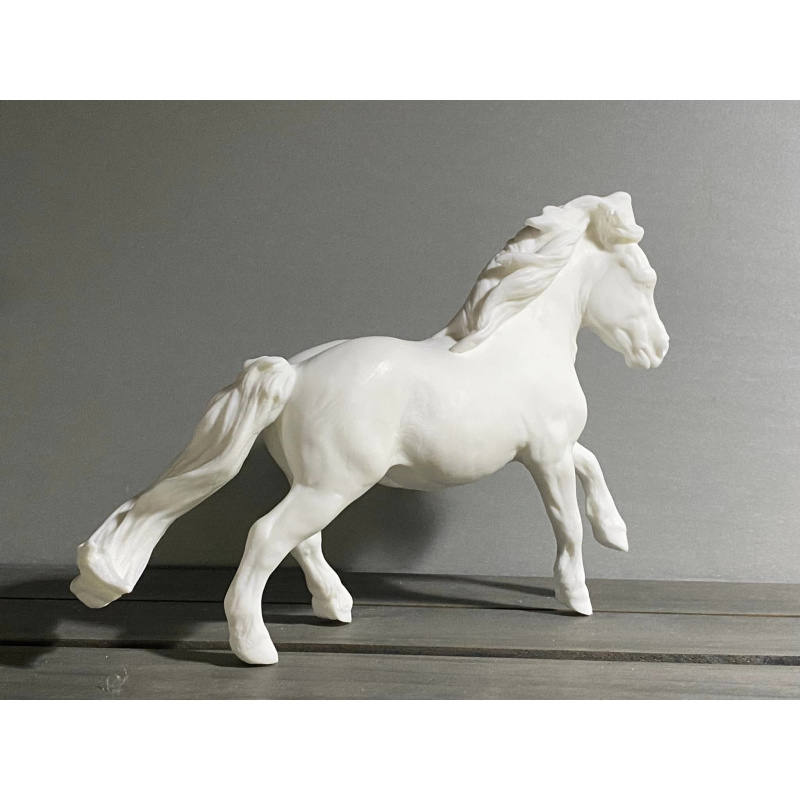 "PepperPoni" trad scale unpainted resin pony by Levi Kroll