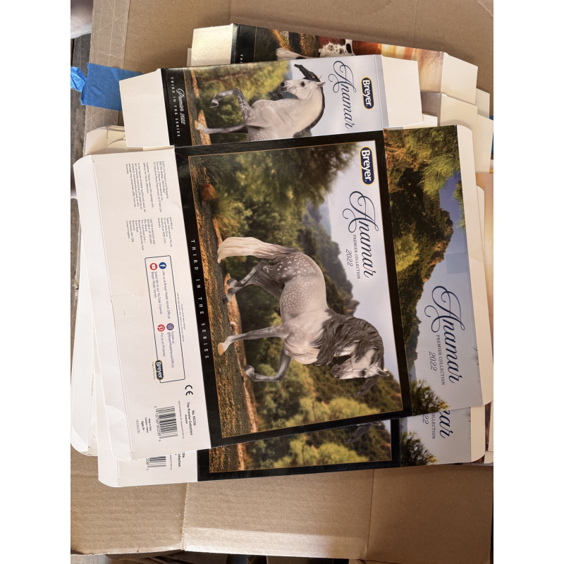 Breyer Material Premier Club Box Animar