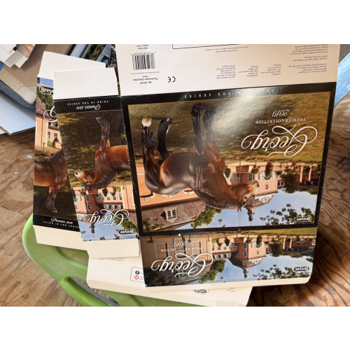 Breyer Material Premier Club Box Georg