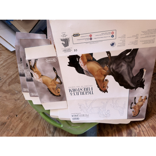 Breyer Material Premier Club Box Tigerlily & Firestorm