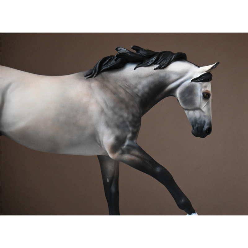 CM BREYER DUNDEE TO A PALE/SILVER TO GREYING OUT BUCKSKIN