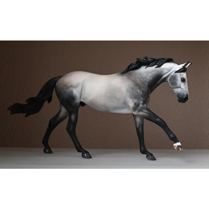 CM BREYER DUNDEE TO A PALE/SILVER TO GREYING OUT BUCKSKIN