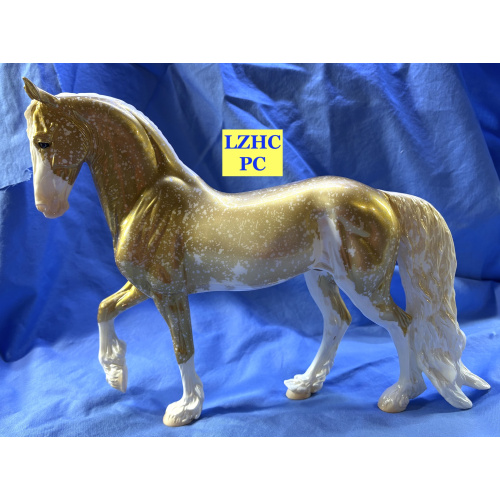 Breyer 2026 Scandi Surprise Model - Glossy gold decorator