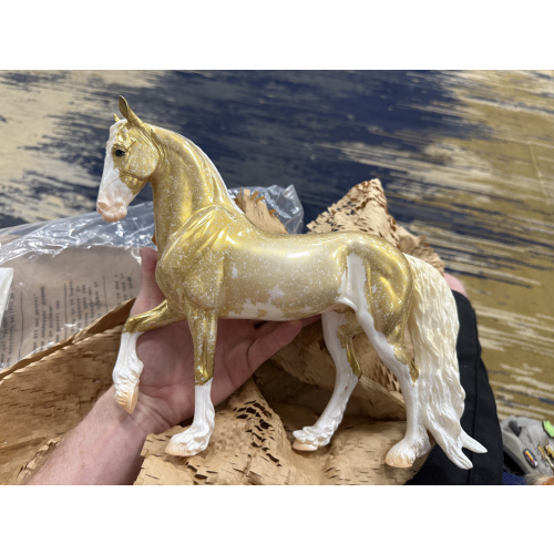 Breyer Scandi Surprise Gold BF SR