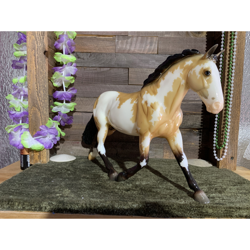 Breyer OF Horse Cleveland Bay Rotating Draft BF SR Glossy Buckskin Paint.