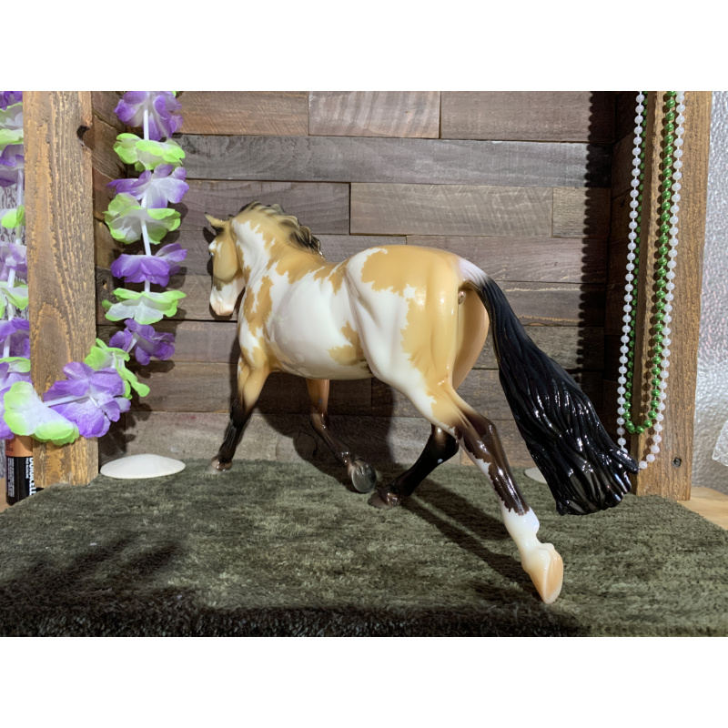 Breyer OF Horse Cleveland Bay Rotating Draft BF SR Glossy Buckskin Paint.