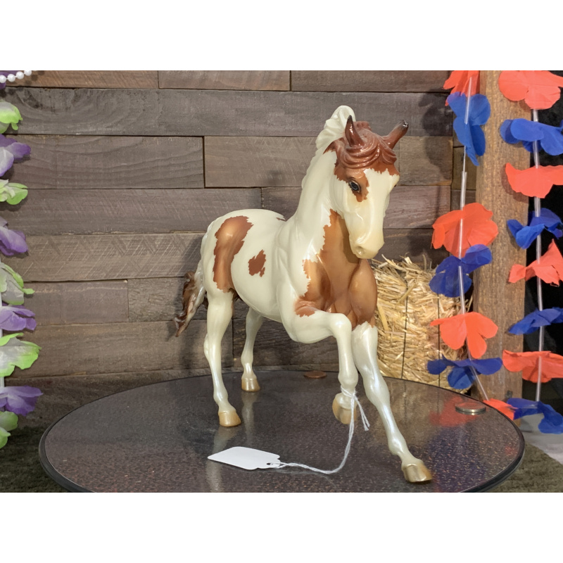 Breyer OF Horse Heros Welcome Home Glossy Chestnut Pinto