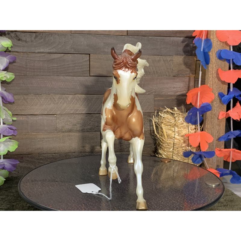 Breyer OF Horse Heros Welcome Home Glossy Chestnut Pinto