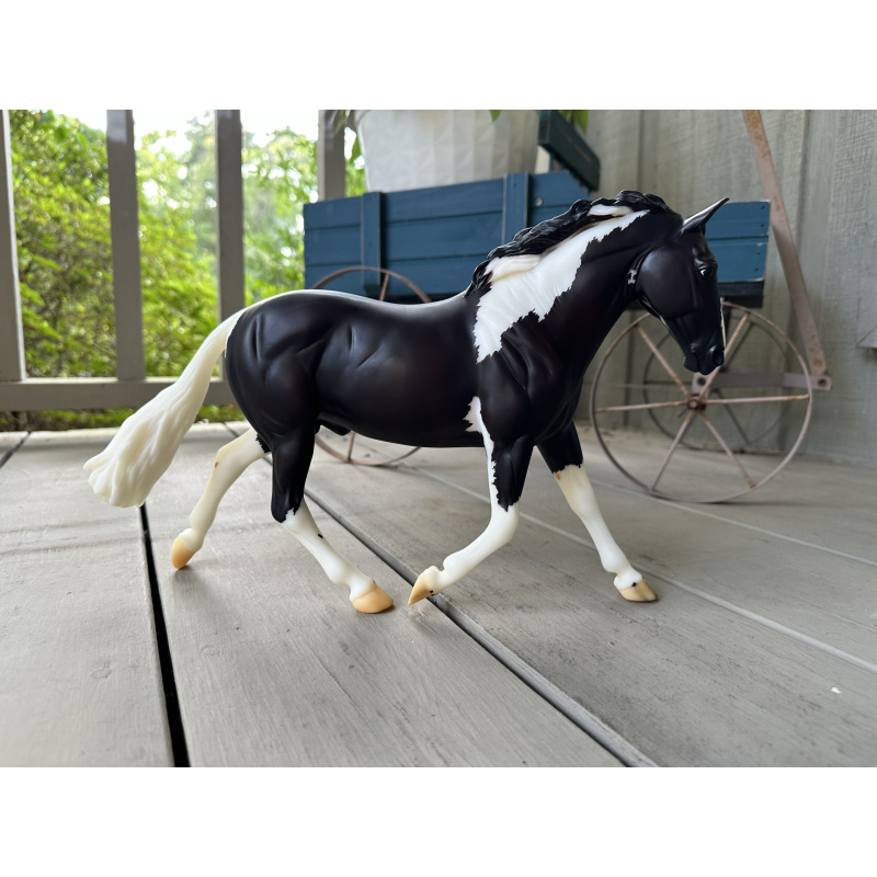 - [ ] Breyer Breyerfest 2019 Celebration Horse Model Oliver Cleveland Bay #711339