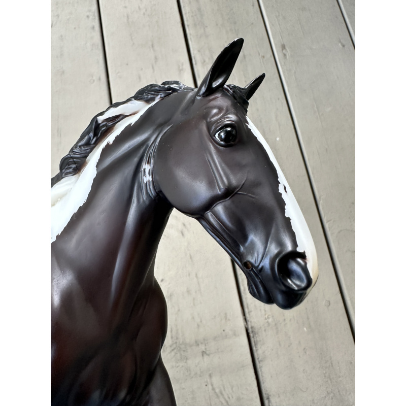 - [ ] Breyer Breyerfest 2019 Celebration Horse Model Oliver Cleveland Bay #711339