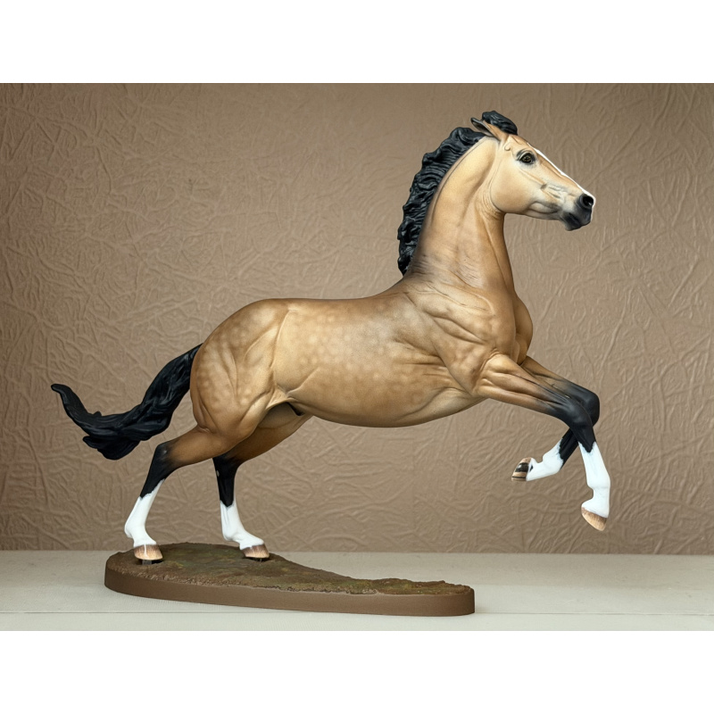 CM BREYER BABYFLO TO A GOLDEN DAPPLED BUCKSKIN