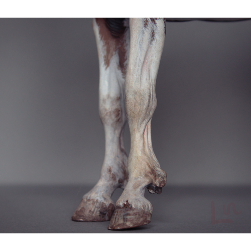 Bleikur artist resin with mohair dark red sabino